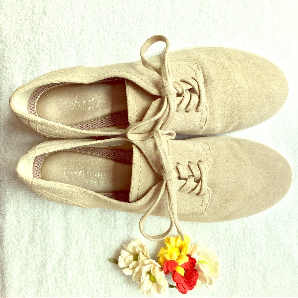 Easy Spirit suede lace up flats sneakers